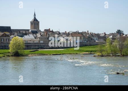 Village de Jargeau dans le département de Loiret en France Banque D'Images