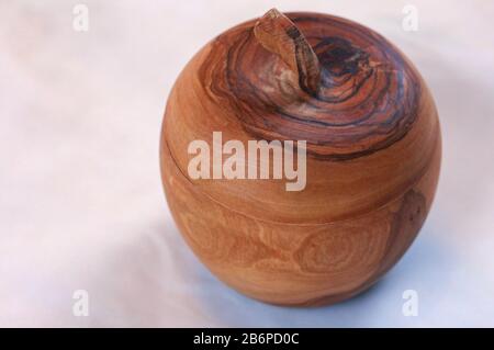 Boîte en bois de pomme en bois d'olive Banque D'Images