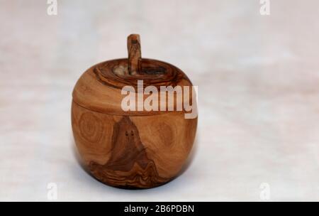 Boîte en bois de pomme en bois d'olive Banque D'Images