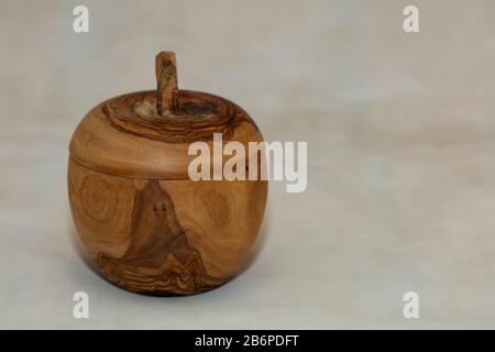 Boîte en bois de pomme en bois d'olive Banque D'Images