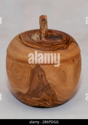 Boîte en bois de pomme en bois d'olive Banque D'Images