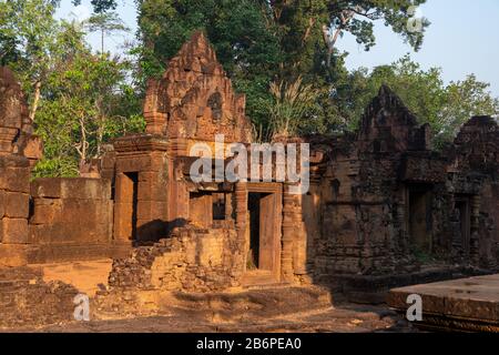 Temple Banteay Srei Près D'Angkor Wat Au Cambodge Banque D'Images