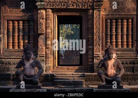 Temple Banteay Srei Près D'Angkor Wat Au Cambodge Banque D'Images