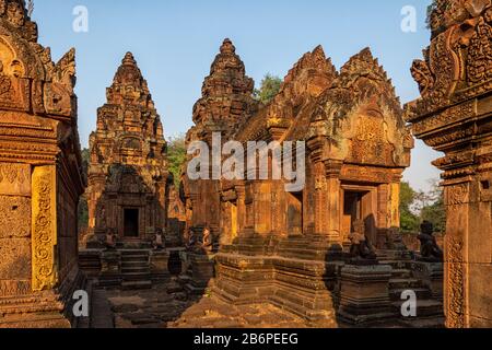 Temple Banteay Srei Près D'Angkor Wat Au Cambodge Banque D'Images