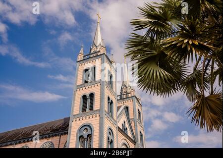 Basilique Saint-Pierre-et-Paul de Paramaribo. Plus grande cathédrale en bois d'Amérique du Sud Banque D'Images