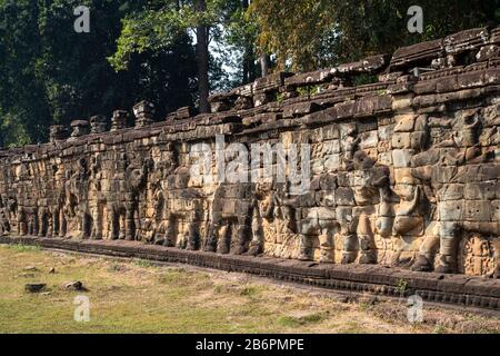 La terrasse d'éléphant près d'Angkor Wat au Cambodge Banque D'Images