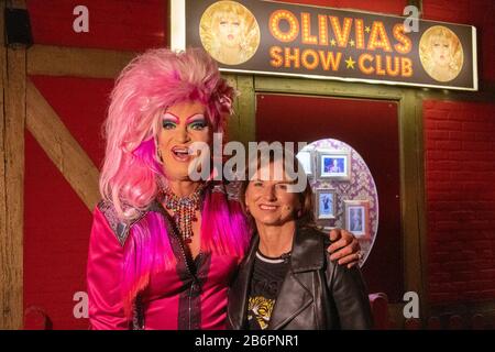 Claudia Obert - Bromi Big Brother - Unternehmerin, Olivia Jones (Oliver Knöbel) - Travestiekünstler, Hambourg, Olivia Jones Show Bar, 08.09.2017 Banque D'Images