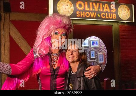 Claudia Obert - Bromi Big Brother - Unternehmerin, Olivia Jones (Oliver Knöbel) - Travestiekünstler, Hambourg, Olivia Jones Show Bar, 08.09.2017 Banque D'Images