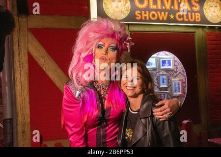 Claudia Obert - Bromi Big Brother - Unternehmerin, Olivia Jones (Oliver Knöbel) - Travestiekünstler, Hambourg, Olivia Jones Show Bar, 08.09.2017 Banque D'Images