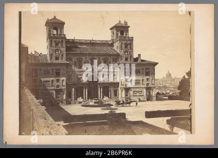 Gezicht op de Villa Medici te Rome vue de la Villa Medici à Rome Type de bien: Photographies Numéro d'article: RP-F 00-2996 Inscriptions / marques: Marque du collectionneur, verso, estampillé: Lugt 3937 Fabricant : photographe Gustave Eugène Chauffourier (attribué à) lieu de fabrication: Rome Dating : CA. 1875 - env. 1900 matériau: Papier technique: Albumen dimensions imprimées: Photo: H 280 mm × W 400 mm Objet: Façade (ou maison ou bâtiment) villa où Villa Medici Banque D'Images