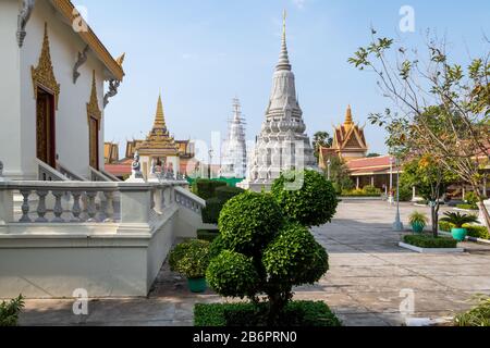 Stupa dans le Temple du Bouddha d'Émeraude à Phnom Penh Banque D'Images