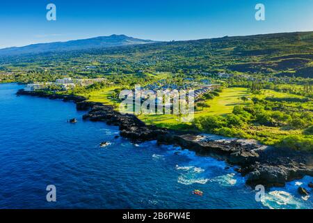 États-Unis, Hawaï, Big Island, station balnéaire de la côte ouest, Sheraton Hotel et parcours de golf Kona Country Club, vue aérienne Banque D'Images