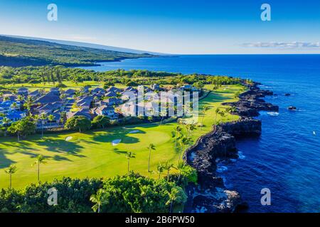 États-Unis, Hawaï, Big Island, station balnéaire de la côte ouest, Sheraton Hotel et parcours de golf Kona Country Club, vue aérienne Banque D'Images