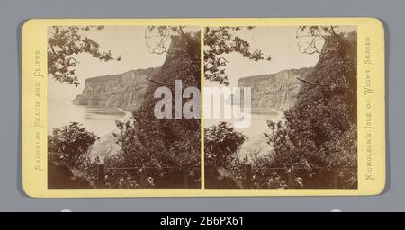 Gezicht op de kust bij Shanklin Shanklin Beach and Cliffs (objet titel op) vue sur la côte à ShanklinShanklin Beach and Cliffs (objet titre) Type de bien: Stéréo Numéro d'article: RP-F F04704 Inscriptions / marques: Inscription, recto, imprimé, 'Nicholson's Isle of Wight Series Fabricant : photographe : JW Nicholson (propriété cotée) Fabrication De Lieux : shank Linda Tering: CA. 1850 - ca. 1880 Caractéristiques physiques: Matériaux d'impression de l'albumen: Papier carton technique: Albumen dimensions d'impression: Milieu secondaire: H 85 mm × W 170 mm Sujet: Littoral rocheux où: Shanklin Banque D'Images