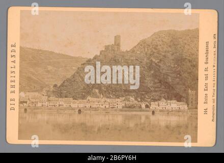 Vue sur les ruines du château Katz et de Saint GoarshausenRuine Katz und St. Goarshausen (objet titre) Than Rheinlande (objet titre de la série) Type de bien: Photo Cabinet photo Numéro d'article: RP-F F20322 Inscriptions / marques: Numéro, recto, imprimé: '144.' Fabricant : Photographe: Sophus Williams (attribué à l'atelier) Lieu Fabrication: Sankt Goarshausen Dating: 1878 Caractéristiques physiques: Albumine matériel d'impression: Papier photo, carton pression: Albumine dimensions: Albumine: Photo: H 103 mm × W 143 mm Objet: Ruine d'un logement, maison, château, etc. Stadsgezichten et paysages avec Banque D'Images