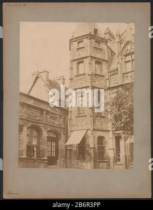 Gezicht op een gebouw in Rouen vue d'un bâtiment à Rouen Type de bien: Photographies Numéro de l'article: RP-F 00-9582 Inscriptions / marques: Annotation, recto, manuscrit: 'France 34'annopatie, recto manuscrit' Rouaan.' marque du collectionneur , verso , estampillée: 'Rijks NORMAL SCHOOL for T [Eeken ENSEIGNANTS] AMSTERDAM' Fabricant: Photographe: Fabrication anonyme: Hôtel de Bourgtheroulde Dating: 1850 - 1900 matériau: Papier carton technique: Albumine dimensions pression: Carton: H 344 mm × W 259 mm Objet: Maison où: Hôtel de BourgtherouldeD Banque D'Images