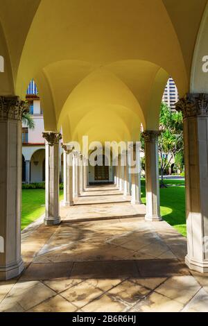 Honolulu, Oahu, Hawaï - 04 novembre 2019: Arcade de la poste américaine dans le centre-ville d'Honolulu. Honolulu est la capitale et la plus grande ville de la stat américaine Banque D'Images