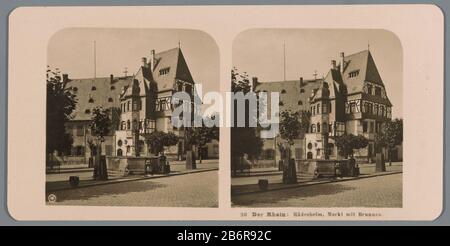 Vue d'un puits à RüdesheimDer Rhein Rudesheim, Markt mit Brunnen (titre objet) Type de bien: Stéréo photo Numéro d'article: RP-F 00-9018 Inscriptions / marques: Numéro, recto, imprimé: '30'opschrift , recto, imprimé: 'NPG' Fabricant: Photographe: Neue photo Gesellschaft (propriété) Lieu de fabrication: Rüdesheim CA: Dating: Rüdesheim Rudesheim. 1900 - ca. 1910 matériau: Carton technique: Gélatine argent dimensions: Milieu secondaire: H 88 mm × W 179 mm Objet: Fontaine ornementale (dans le village) façade (ou maison ou bâtiment) Banque D'Images