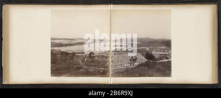 Gezicht op gebouwen en de omgeving van de Tanjong Pagar Dock Co Ltd à Singapour Panorama de cinq feuilles tirées du bungalow du Manager (objet titel op) Panorama impression existante cinq. La deuxième image imprimée est divisée sur la page de gauche et de droite du dossier RP-F-F01140-Z. Une partie des photos de Tanjong Pagar Dock Co. Ltd. À Singapour. Fabricant : Photographe: G. R. Lambert & Co. (Attribué à) Lieu de fabrication: Singapour Date: 1890 - ou 1905 Caractéristiques physiques: Albumen matière d'impression: Papier technique: Albumen taille d'impression: Photo à gauche: H 314 mm × W 275 mmfoto à droite: H 316 mm × Banque D'Images