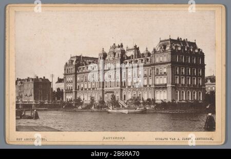 Vue de l'Hôtel Amstel à Amsterdam (objet titre) Amsterdam (objet titre de la série) Type d'objet: Photographie de l'armoire impression photomécanique Numéro d'article: RP-F F19207 Inscriptions / marques: Annotation, verso, manuscrit ' l'Hôtel Amstel avant Verbouwing'winkeliersmerk, verso, estampillé: 'User. Douwes / WORKSHOPS / Warmoesstraat 73./ AMSTERDAM.'nummer, verso, manuscrit: '15 .' Fabricant : créateur: Éditeur anonyme: Andries Jager (propriété cotée) Lieu de fabrication: Amsterdam Date: 1860 - 1890 matériau: Carton technique: Impression légère format: Secondaire: H 108 M. Banque D'Images