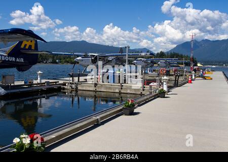 Four Harbour Air DHC-3 de Havilland turbine hydravion simple Otter à Coal Harbour, Vancouver (Colombie-Britannique), Canada Banque D'Images