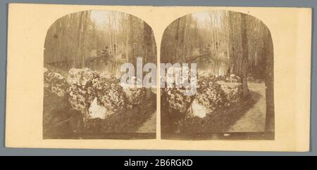 Gezicht op rotsen in het Bois de Boulogne in Parijs vue des roches dans le Bois de Boulogne à Paris Type de bien: Stéréo photo Numéro d'article: RP-F F05471 Inscriptions / marques: Inscription verso, manuscrit: 'Bois de Boulogne'nummer, verso, manuscrit '4' Fabricant : photographe: Fabrication anonyme: Bois de Boulogne Date: ca. 1850 - ca. 1880 matériau: Carton de papier technique: Albumen dimensions imprimées: Milieu secondaire: H 86 mm × W 171 mm Objet: Jardins publics, parc roc où: Bois de Boulogne Banque D'Images