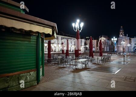 Turin, Italie. 11 mars 2020. Turin, ITALIE - 11 mars 2020: La vue générale montre presque déserte piazza San Carlo. Le gouvernement italien met tout le pays en position de verrouillage alors que l'Italie lutte contre l'épidémie de coronavirus de COVID-19. Entre autres mesures contre la propagation du coronavirus, les cafés et les restaurants sont forcés de fermer à six heures du soir et les mouvements de personnes ne sont autorisés que pour le travail, pour l'achat de biens essentiels et pour des raisons de santé. (Photo De Nicolò Campo/Sipa Usa) Crédit: Sipa Usa/Alay Live News Banque D'Images