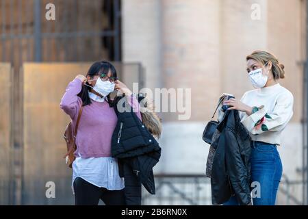 Rome, Italie - 11 mars 2020: La ville se vide de touristes et de personnes, les rues et les principaux lieux de la capitale restent désertés en raison de l'urgence sanitaire du coronavirus qui a affecté l'ensemble de l'Italie. Banque D'Images