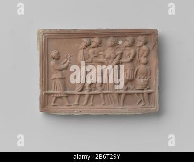 Haardsteen a rencontré voorstelling van de ter dood veroordeelde Suzanna, la porte de mort Daniël tegemoet wordt getreden. Rechts draagt een jongen een mand met stenen aan. Fabricant : vervaardiger: AnoniemPlaats fabrication: Nederland Dating: CA. 1875 - env. 1900 kenmerken physique: Aardewerk matériel: Aardewerk Techniek: Bakken / stempelen Dimensions: H 10 cm. × b 14,5 cm. × d 1,2 cm. Banque D'Images