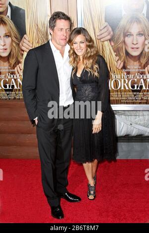 New York, NY, États-Unis. 14 Décembre 2009. Hugh Grant, Sarah Jessica Parker lors de la première de « Did You Hear About the Morgans » au Ziegfield Theatre. Crédit: Steve Mack/Alay Banque D'Images