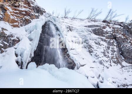 Chute D'Eau D'Hiver, Montagnes De Wallowa, Oregon. Banque D'Images