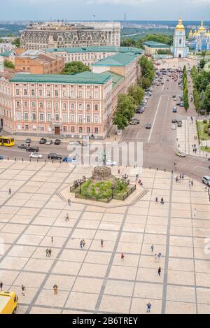 Vue sur le monastère de Saint-Michel, le Golden-Domed, depuis la tour Bell de la cathédrale Saint-Sophie. Kiev. Ukraine Banque D'Images