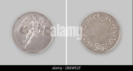 Huwelijk van Albrecht Friedrich Heinrich, prins van Pruisen met Louisa Marianne, prinses der Nederlanden te's-Gravenhage Zilveren penning. Voorzijde: Gevleugelde Hymen rencontré dans rechtermain bloemenkrans met monogramme erin en linkermain brandende huwelijkstoorts en bloemenkrans met monogramme erin. Keerzijde: Opschrift binnen rozekrans. Fabricant : David van der Kellen (1804-1879)Plaats fabrication: Utrecht Dating: 1830 matériel: Zilver Techniek: Slaan Dimensions: D 4,6 cm. × g 36,24 gr Date : 1830-09-14 - 1830-09-14 Banque D'Images