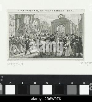 Inhalateur van de prinsen van Oranje à Amsterdam, 1831 Amsterdam, en septembre 1831 (objet titel op) Feestelijke inhalant van de prins van Oranje en prins Frederik à Amsterdam na de Tiendaagse Veldtocht, 17 septembre 1831. De twee open rijtuigen met de prinsen hun echtgenotes worden door burgers van Amsterdam onder een triomfboog porte de straten getrokken. Fabricant : fabricant: Dirk Sluyter (vermeld op object)naar tekening van: Haatje Pieters Oosterhuis (vermeld op object)Plaats fabricación: Nederland Dating: 1831 - 1832 kenmerken physique: ETS en grave Material: Papier Techniek: Et Banque D'Images