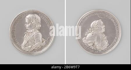 Inhuldiging van Willem V, zoon van de overleden Willem IV Zilveren penning. Voorzijde: Borststuk jongen binnen omschrift. Keerzijde: Borststuk man onder sterrenkrans binnen omschrift Fabricant : Johan George HoltzheyPlaats fabrication: Amsterdam Dating: 1751 matériau: Zilver Techniek: Slaan Dimensions: D 4,1 cm. × g 23,68 gr Date: 1751-10-22 - 1751-10-22Wie: Willem IV (prins van Oranje-Nassau)Willem V (prins van Oranje-Nassau) Banque D'Images