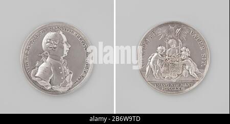 Inhuldiging van Willem V, prins van Oranje-Nassau, als erfelijk stadhouder van de Nederlanden Zilveren penning. Voorzijde: Borststuk jongeman binnen omschrift. Keerzijde: Beschenen porte hemellicht houden drie engeltjes, Banque D'Images