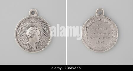 Inname van Parijs, ter ere van Alexander I, tsaar van Rusland Zilveren penning met draagog. Voorzijde: Homme borststuk rencontré lauwerkrans beschenen porte alziend oog dans stralende driehoek. Keerzijde: Russisch opschrift binnen lauwerkrans Fabricant : anoniemPlaats Fabrication: Rusland Dating: 1814 matériau: Zilver Techniek: Slaan Dimensions: D 3,4 cm. (met draagog) × d 2,9 cm. (Zonder draagog) × g 12,26 gr Objet: Inname van Parijs (1814)Wanneer: 1814-03-19 - 1814-03-30 Banque D'Images