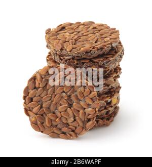 Pile de graines de lin bio crispbread isolé sur blanc Banque D'Images