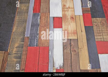 Mosaïque de bois texturée et colorée de la table. Vue en perspective supérieure Banque D'Images