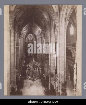 Intereur van de Lorenzkerk à Neurenberg intérieur de l'église de Lorenz à Nuremberg Type de bien: Photo Numéro d'article: RP-F F18289 Inscriptions / marques: Inscription, recto, écrit: 'Nurnberg Lorenzk.' Fabricant : Photographe: Anonyme lieu Fabrication: Inconnu Date: 1890 - 1910 Caractéristiques physiques: Albumen imprimés: Papier technique: Albumen dimensions imprimées: Photo : H 237 mm × l 205 mmOnderwerp Banque D'Images