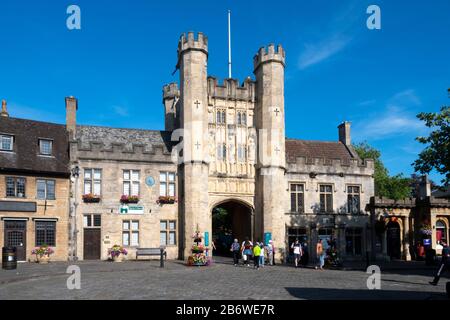 Le Bishop's Eye, entrée au Palais des évêques, place du marché, Wells, Somerset, Angleterre Banque D'Images