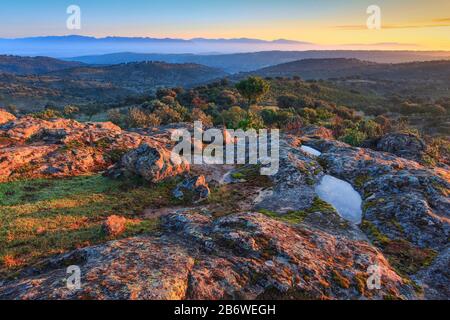 Paysage typique dans le parc national Sierra de Andujar, Jaen province, Andalusia, Spain, ici vit le Lynx ibérique rare Banque D'Images