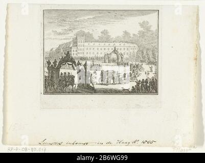 Intocht van de graaf van Leicester te's-Gravenhage, 1586 arrivée de Robert Dudley, comte de Leicester, à la Haye le 6 janvier 1586. Réception festive du chariot avec le compte à triomfpoort. Fabricant : printmaker Simon Fokke Lieu de fabrication: Nord des Pays-Bas Date: 1782 - 1784 Caractéristiques physiques: Matière de gravure: Technique du papier: Dimensions de gravure: Bord de la plaque: H 90 mm (imprimé à partir d'une plaque plus grande Où: Se tenait sur plusieurs performances) b × 105 mmTohtelicingGebruikt comme illustration dans: JW to Water, l'histoire patriotique du seigneur J. Wagenaar, raccourcie, et l'arrêt Banque D'Images