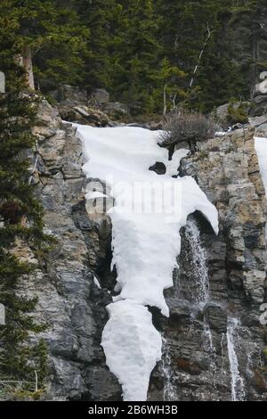 Chutes De Temben Creek Dans Le Parc National Jasper, Alberta, Canada Banque D'Images