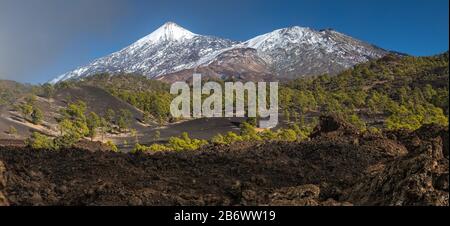 Pics des volcans Teide et Pico Viejo au coucher du soleil vu du cratère Samara. Parc National Du Teide, Tenerife, Îles Canaries, Espagne Banque D'Images