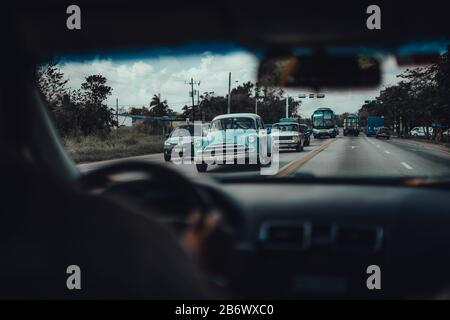 La Havane, Cuba ; 26 septembre 2017 : voiture rétro classique américaine, vue de l'intérieur de la voiture Banque D'Images