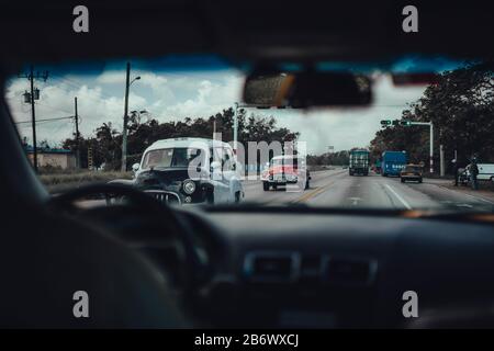 La Havane, Cuba ; 26 septembre 2017 : voiture rétro classique américaine, vue de l'intérieur de la voiture Banque D'Images