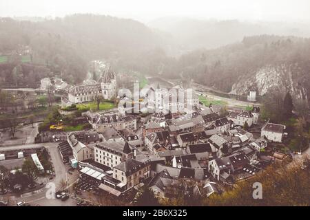 La plus petite ville au monde est Durbuy de la colline Banque D'Images