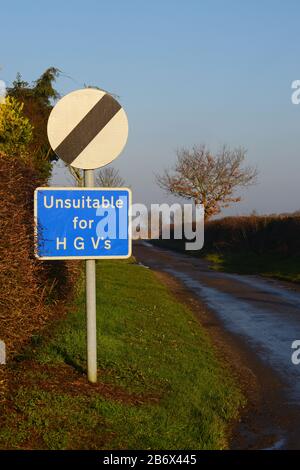 impossible d'obtenir le panneau d'avertissement de hgv sur country road york yorkshire royaume-uni Banque D'Images