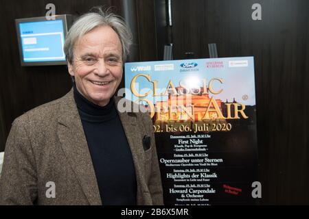 Berlin, Allemagne. 12 mars 2020. Gerhard Kämpfe, directeur du festival, se tient à une conférence de presse sur l'Open Air classique. L'événement doit avoir lieu à nouveau au Gendarmenmarkt et du 02 au 06 juillet 2020. Crédit: Jörg Carstensen/Dpa/Alay Live News Banque D'Images